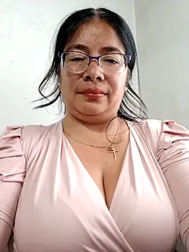   valentina18 online show from February 17, 2025, 8:27 pm