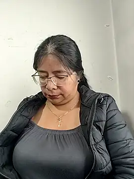   valentina18 online show from January 13, 2026, 1:15 pm