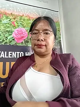 Snapshot of __valentina18 chatting on April 24, 2026, 1:24 pm valentina18 online show from April 24, 2026, 1:24 pm