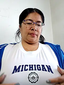  valentina18 online show from February 21, 2025, 1:11 pm