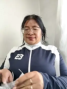   valentina18 online show from January 7, 2026, 1:05 pm