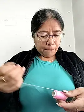   valentina18 online show from December 1, 2025, 1:01 pm