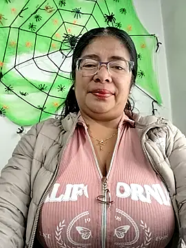   valentina18 online show from October 8, 2025, 1:12 pm