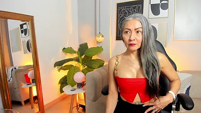  Nicoletteshea  online show from May 16, 2026, 8:41 pm