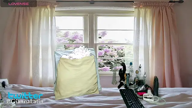 Snapshot of Gianna_latin chatting on October 2, 2025, 11:08 pm Gianna latin online show from October 2, 2025, 11:08 pm