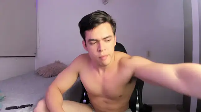 Snapshot of Lucian_Gomez_ chatting on February 6, 2025, 5:14 am Lucian Gomez online show from February 6, 2025, 5:14 am