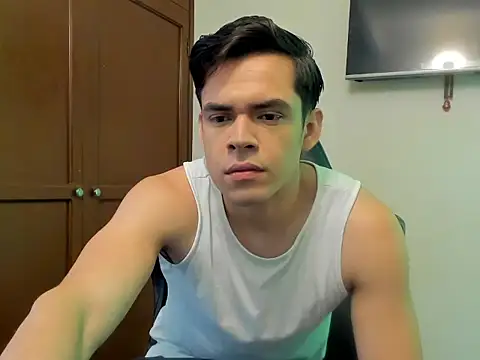 Snapshot of Lucian_Gomez_ chatting on October 7, 2025, 6:09 pm Lucian Gomez online show from October 7, 2025, 6:09 pm