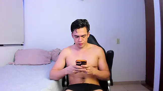 Snapshot of Lucian_Gomez_ chatting on February 1, 2025, 3:52 am Lucian Gomez online show from February 1, 2025, 3:52 am