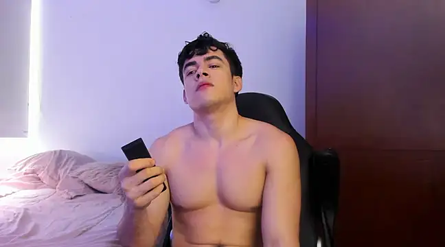 Snapshot of Lucian_Gomez_ chatting on December 11, 2024, 7:03 pm Lucian Gomez online show from December 11, 2024, 7:03 pm