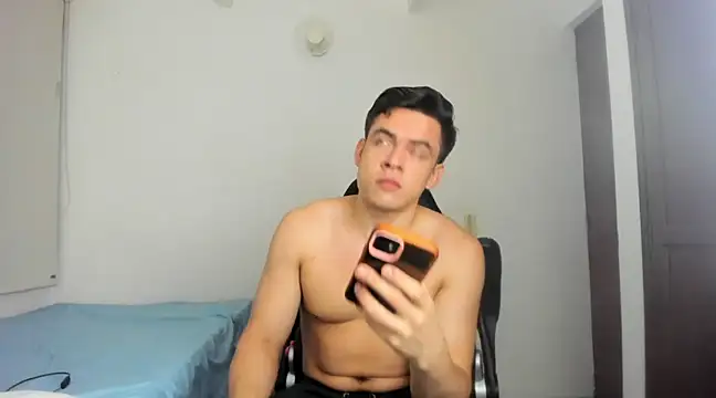 Snapshot of Lucian_Gomez_ chatting on January 11, 2025, 3:55 am Lucian Gomez online show from January 11, 2025, 3:55 am