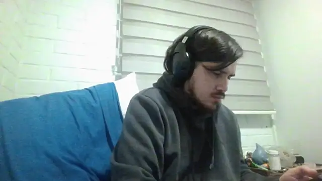 Snapshot of hung_weeb chatting on May 31, 2026, 5:46 am hung weeb online show from May 31, 2026, 5:46 am