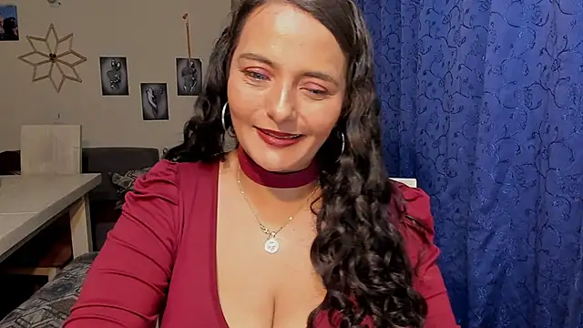 Snapshot of emma_luxy chatting on September 14, 2025, 12:22 am emma luxy online show from September 14, 2025, 12:22 am