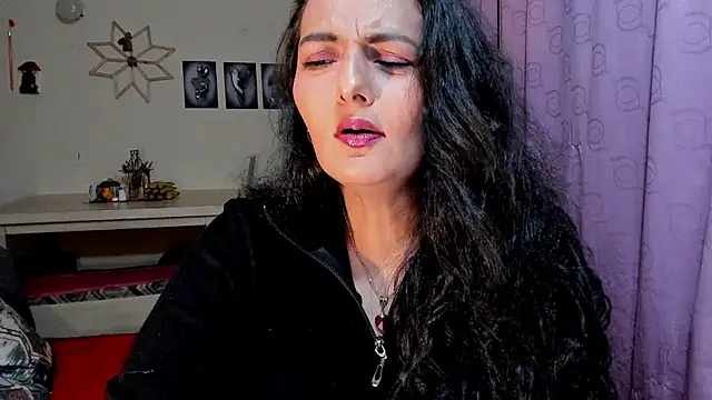 emma luxy online show from April 8, 2026, 5:09 am