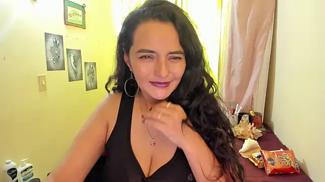 Snapshot of emma_luxy chatting on December 23, 2024, 1:13 pm emma luxy online show from December 23, 2024, 1:13 pm