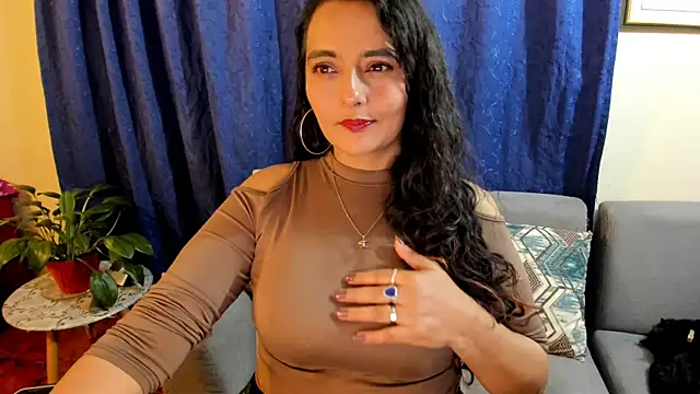 Snapshot of emma_luxy chatting on January 23, 2025, 5:56 am emma luxy online show from January 23, 2025, 5:56 am