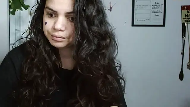 Snapshot of Nikkykora15 chatting on November 14, 2025, 2:04 am Nikkykora15 online show from November 14, 2025, 2:04 am