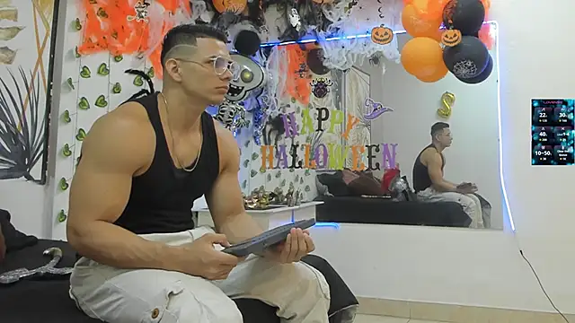 Snapshot of ChoreyTaiylor chatting on October 31, 2025, 1:08 pm ChoreyTaiylor online show from October 31, 2025, 1:08 pm