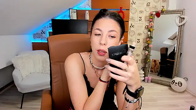 Snapshot of EmillyTaylor chatting on September 22, 2025, 3:45 am EmillyTaylor online show from September 22, 2025, 3:45 am