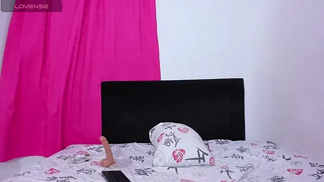 KarlyeKloss online show from December 13, 2025, 8:04 pm