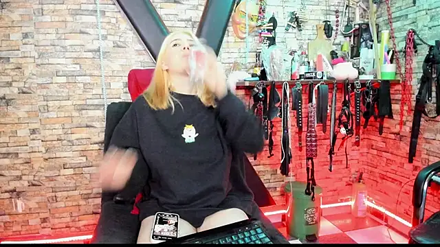 Snapshot of Liltildeman_moon chatting on September 23, 2025, 2:29 am Liltildeman moon online show from September 23, 2025, 2:29 am