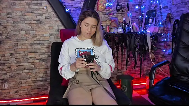 Snapshot of Liltildeman_moon chatting on February 17, 2026, 9:23 pm Liltildeman moon online show from February 17, 2026, 9:23 pm