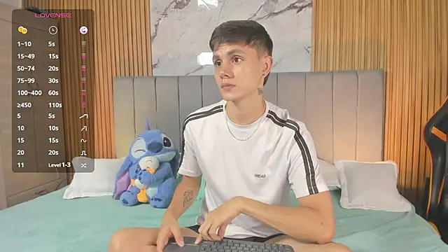 DustinLevine online show from April 15, 2026, 11:38 pm