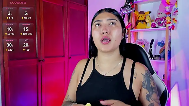 eymy-hadid online show from November 9, 2025, 9:19 pm