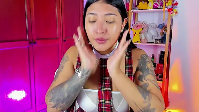 eymy-hadid online show from November 27, 2025, 5:57 pm