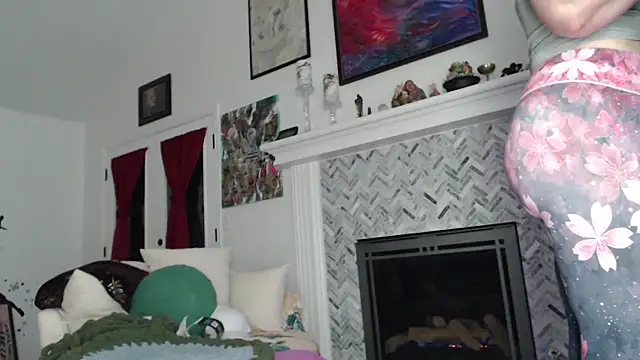 AuroraWillows online show from March 17, 2025, 11:53 am