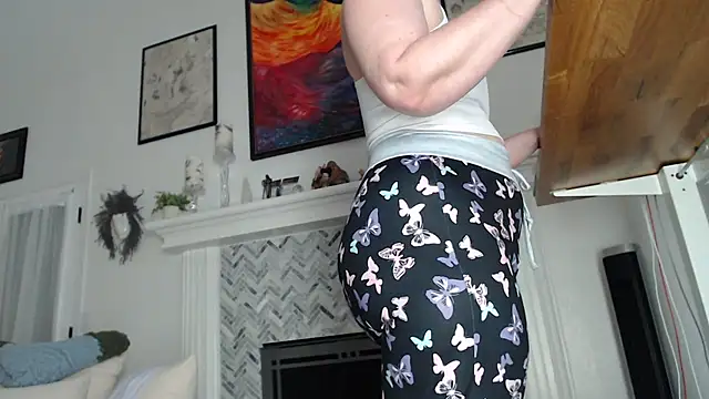 AuroraWillows online show from October 13, 2025, 11:01 am