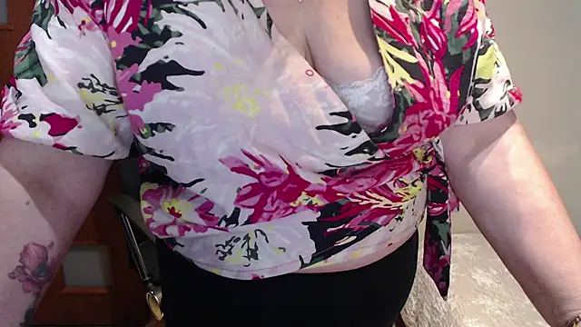 JoannaAndNeighbour online show from February 3, 2025, 11:42 am