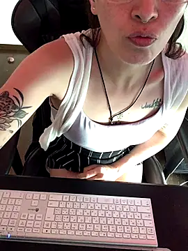 Snapshot of YumieCp chatting on October 9, 2025, 2:45 am YumieCp online show from October 9, 2025, 2:45 am