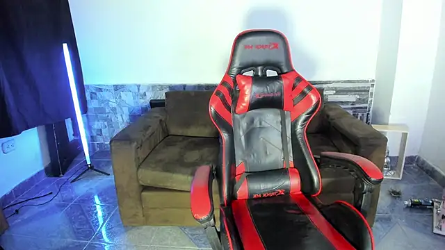 davinalhot online show from April 9, 2026, 7:36 am