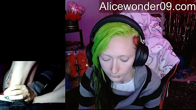 alicewonder09 online show from February 15, 2026, 5:52 am
