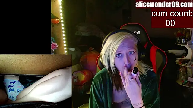 alicewonder09 online show from February 3, 2025, 4:46 am