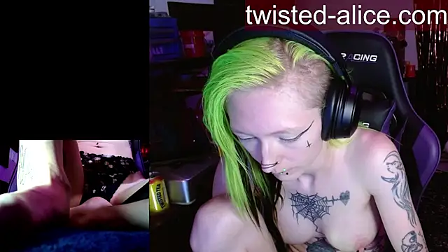 alicewonder09 online show from May 16, 2026, 3:38 am