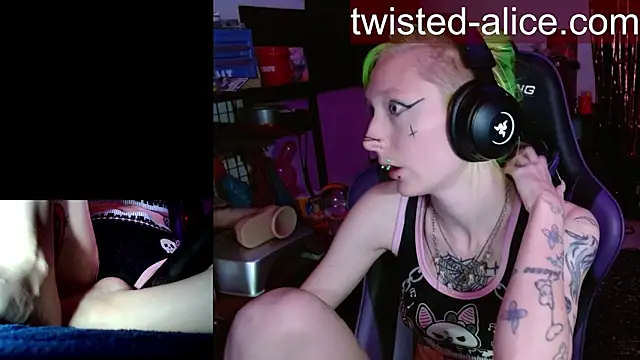 alicewonder09 online show from May 8, 2026, 3:54 am