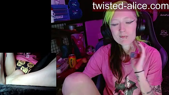 alicewonder09 online show from April 8, 2026, 3:19 am