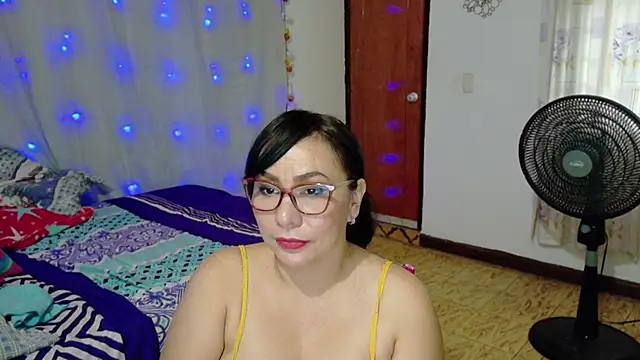 hottplay online show from December 8, 2024, 3:24 pm