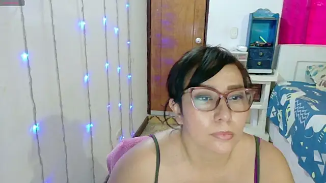 hottplay online show from September 21, 2025, 5:29 pm