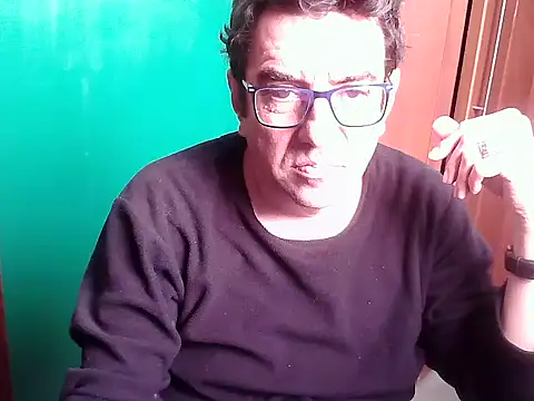 FernandoReuterG online show from October 13, 2025, 2:51 pm