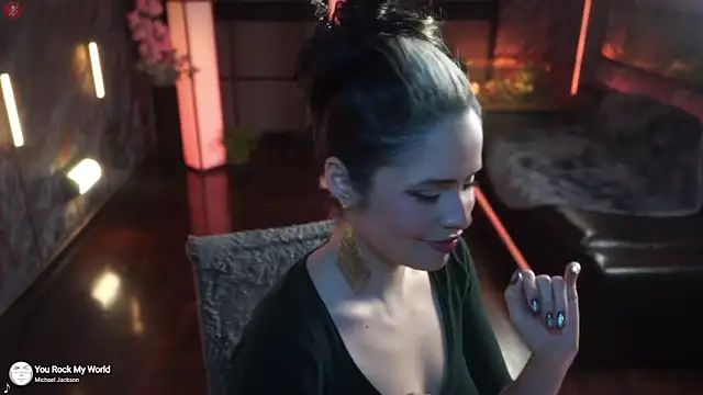 Snapshot of alessa_goreng chatting on October 26, 2025, 9:53 am alessa goreng online show from October 26, 2025, 9:53 am