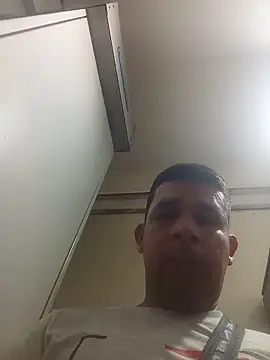 Snapshot of El-reyleon chatting on June 29, 2026, 10:37 am El-reyleon online show from June 29, 2026, 10:37 am