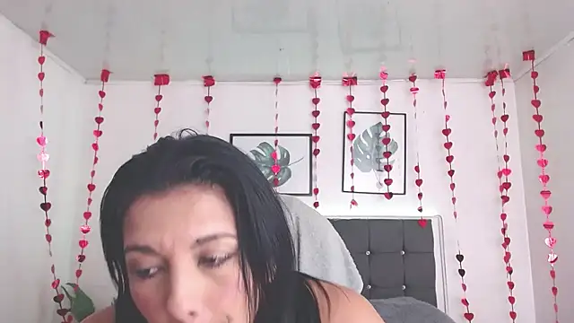 selena yourmilf online show from February 24, 2025, 7:52 pm