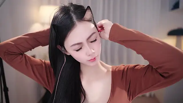 Ocean--Lili online show from November 6, 2025, 2:10 pm