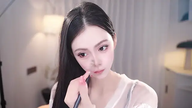 Ocean--Lili online show from November 11, 2025, 2:12 pm