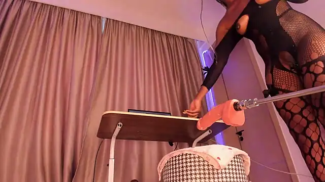 sugar-mirie online show from October 7, 2025, 12:06 pm