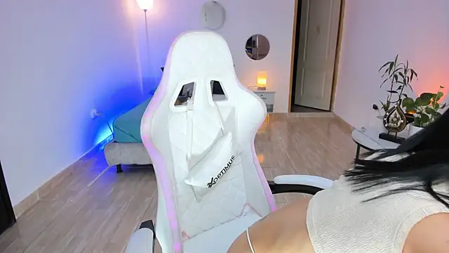 carleee winter online show from April 15, 2026, 1:33 am