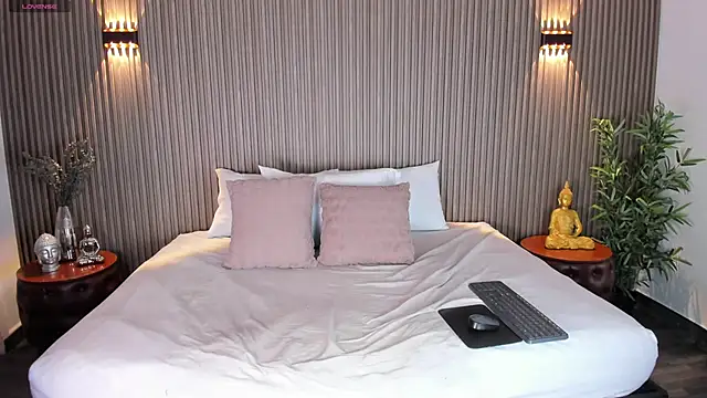 CloeHarp online show from November 3, 2025, 12:09 pm