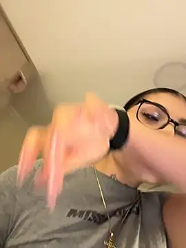 Sarasanders 4 online show from November 28, 2025, 4:34 am